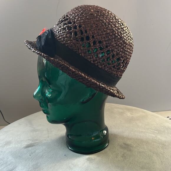 Vintage straw Cloche hat with Feather pin - Picture 3 of 7